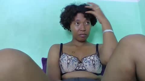Snapshot of noellah chatting on April 26, 5:43 pm noellah online show from April 26, 5:43 pm
