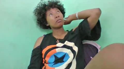Snapshot of noellah chatting on April 28, 4:28 am noellah online show from April 28, 4:28 am