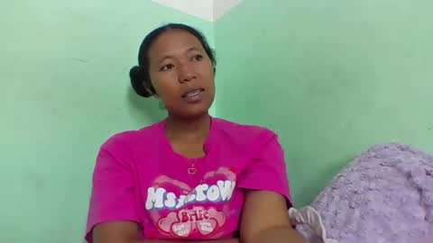 Snapshot of noellah chatting on May 8, 6:08 am noellah online show from May 8, 6:08 am