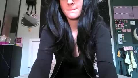Noelle online show from May 5, 5:10 pm