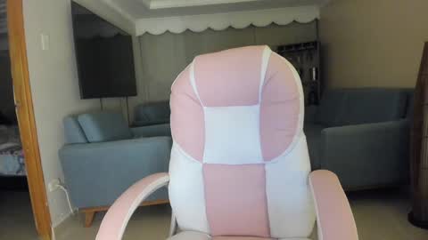  In instagram dayhannanoemi online show from November 26, 12:22 am