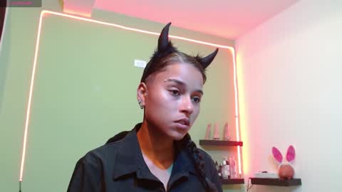 Noha Thomson online show from January 18, 8:30 pm