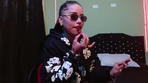 Noha Thomson online show from October 4, 8:18 pm