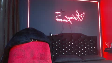 Noha Thomson online show from April 10, 9:30 pm