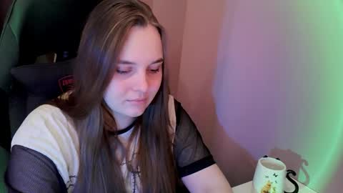 noir_ember_ online show from November 15, 1:29 pm