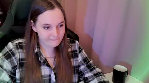 noir_ember_ online show from February 1, 3:43 pm