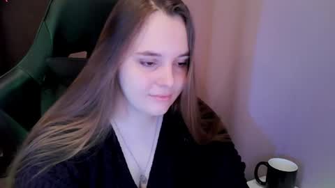 noir_ember_ online show from February 21, 8:48 am