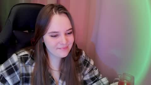 noir_ember_ online show from March 11, 7:03 am