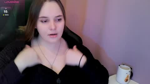 noir_ember_ online show from April 15, 3:30 pm