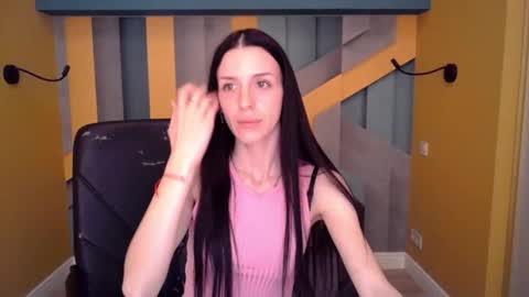 NoirDiva online show from April 22, 5:54 am