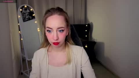 Isabelle online show from March 3, 9:42 pm