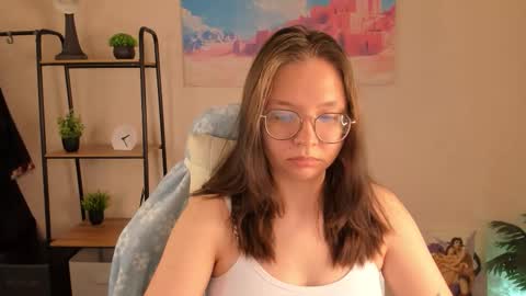 Snapshot of noora_moore chatting on October 22, 1:28 am NOORA online show from October 22, 1:28 am