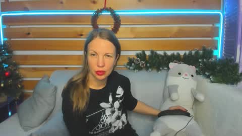 Snapshot of nora_adamss chatting on December 7, 12:52 am Nora online show from December 7, 12:52 am