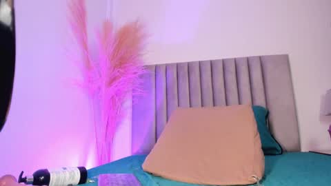 Nora Da Silva online show from January 16, 3:34 am