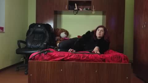 QueenManifest online show from November 30, 7:29 pm