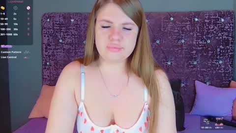 Snapshot of norabigas chatting on December 3, 3:52 am Nora online show from December 3, 3:52 am