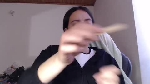 noreen_ online show from December 15, 8:24 pm