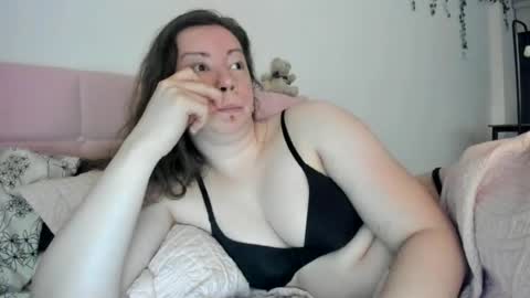 Snapshot of nortar9766 chatting on June 26, 2:05 am Emily snow online show from June 26, 2:05 am