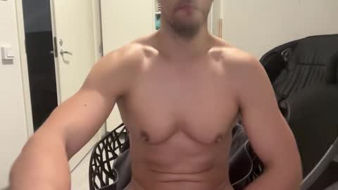 Snapshot of north_guy799643 chatting on March 18, 4:43 pm north_guy799643 online show from March 18, 4:43 pm