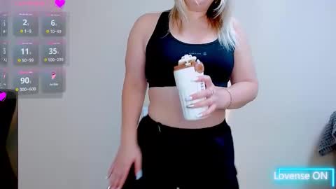 Snapshot of not_nakedcat chatting on November 5, 3:34 pm hi glad to chat online show from November 5, 3:34 pm