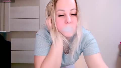 Snapshot of not_nakedcat chatting on November 6, 5:14 pm hi glad to chat online show from November 6, 5:14 pm