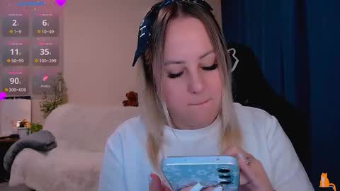 Snapshot of not_nakedcat chatting on November 23, 2:06 pm hi glad to chat online show from November 23, 2:06 pm