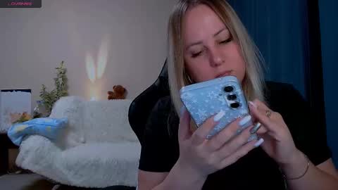 Snapshot of not_nakedcat chatting on December 4, 11:19 am hi glad to chat online show from December 4, 11:19 am