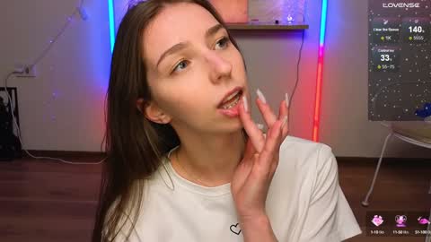 Hello My name is Helene NTMU  Finger up if u like what u see online show from December 15, 5:20 pm