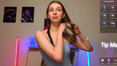 Hello My name is Helene NTMU  Finger up if u like what u see online show from January 28, 2:21 pm