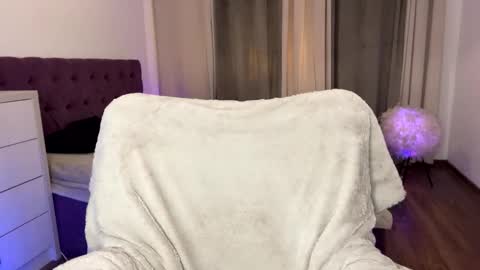 Snapshot of notamericanpie23 chatting on November 18, 8:24 pm Tina online show from November 18, 8:24 pm