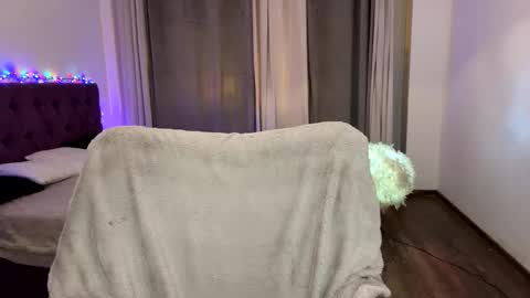 Snapshot of notamericanpie23 chatting on November 23, 11:48 pm Tina online show from November 23, 11:48 pm