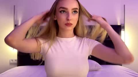 Goldie online show from October 25, 4:02 pm