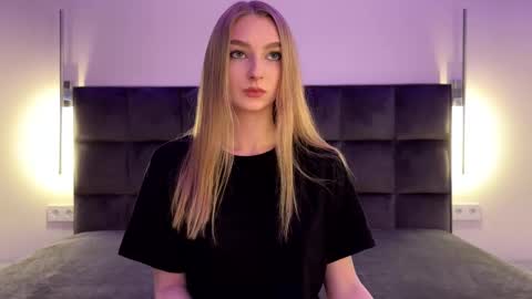 Goldie online show from November 23, 5:02 pm