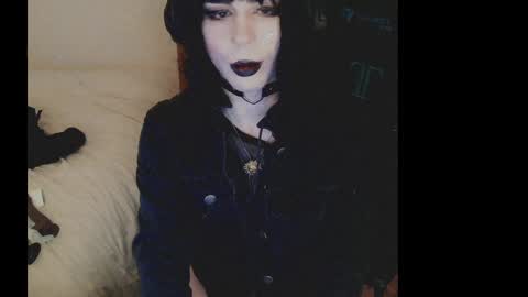 Snapshot of notyourfemboi chatting on January 6, 8:24 am Lucy online show from January 6, 8:24 am