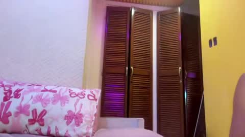 nova_licious online show from May 26, 3:41 pm