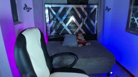 nova online show from April 23, 8:55 pm