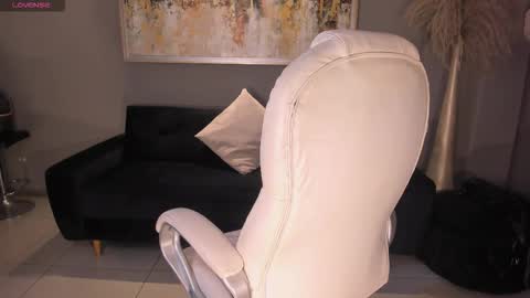 Snapshot of novaspencer chatting on October 25, 9:09 pm Nova online show from October 25, 9:09 pm