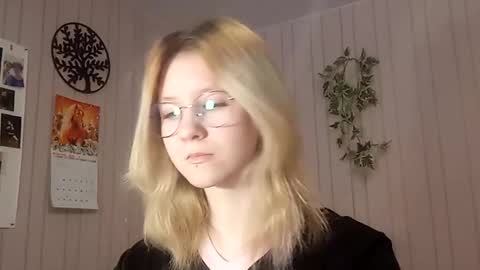 Sari  It is my first day  online show from February 19, 2:13 pm