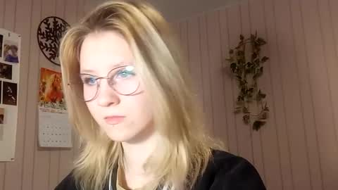 Sari  It is my first day  online show from February 24, 3:10 pm