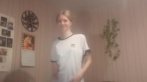 Sari  It is my first day  online show from March 7, 3:20 pm