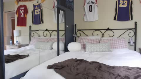 Nick and Tiffany online show from October 6, 5:21 pm