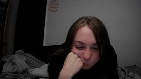 nrdyemogrl online show from December 13, 2:43 am