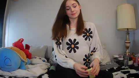 nrdyemogrl online show from February 24, 2:19 am