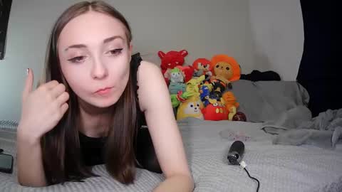 nrdyemogrl online show from February 28, 2:42 am