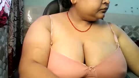 nsexyladdy online show from May 17, 4:21 am
