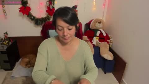 Snapshot of nuit_rose chatting on January 7, 6:48 am nuit_rose online show from January 7, 6:48 am