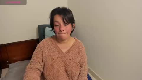 Snapshot of nuit_rose chatting on February 7, 11:13 pm nuit_rose online show from February 7, 11:13 pm