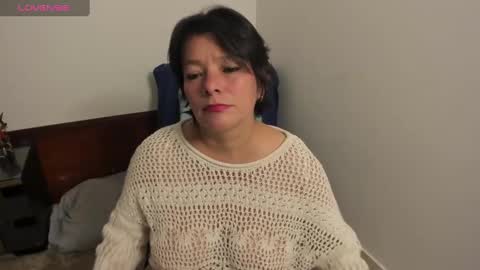 Snapshot of nuit_rose chatting on February 25, 1:41 am nuit_rose online show from February 25, 1:41 am