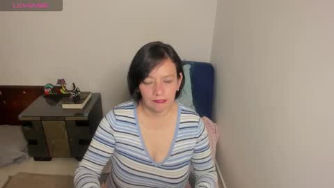 Snapshot of nuit_rose chatting on September 14, 1:49 am nuit_rose online show from September 14, 1:49 am