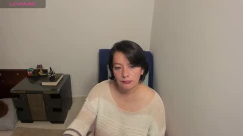 Snapshot of nuit_rose chatting on September 25, 1:53 am nuit_rose online show from September 25, 1:53 am